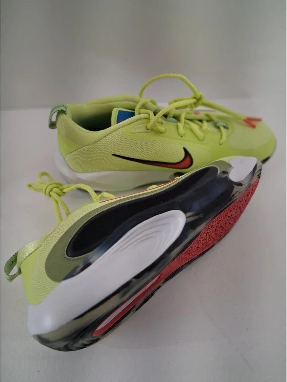 Nike IsoFly SE Women's Size 6.5 Light Lemon Twist (BRAND NEW)